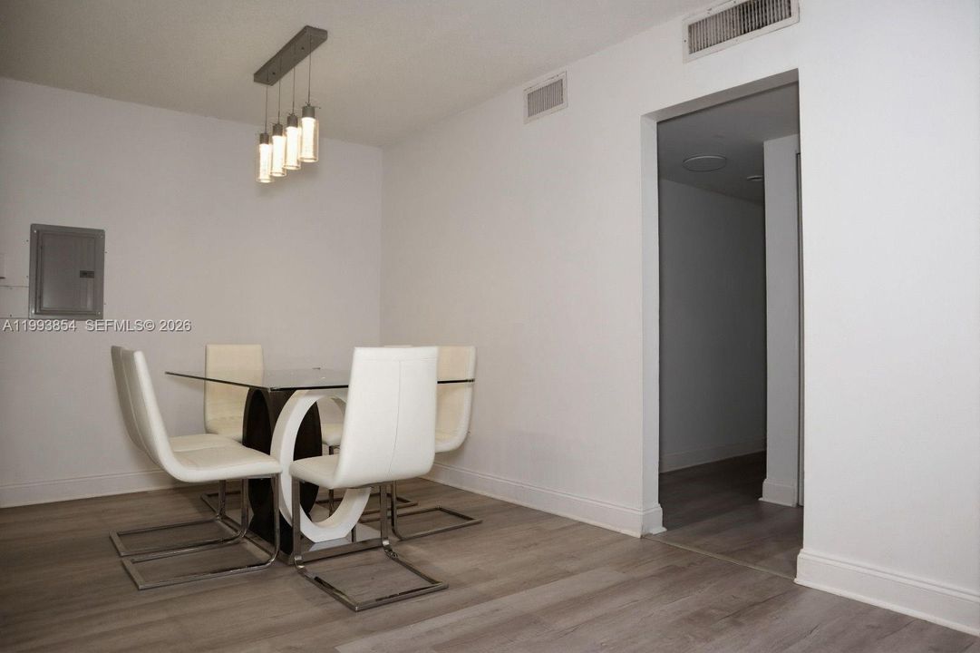 En Venta: $310,000 (2 camas, 2 baños, 1050 Pies cuadrados)