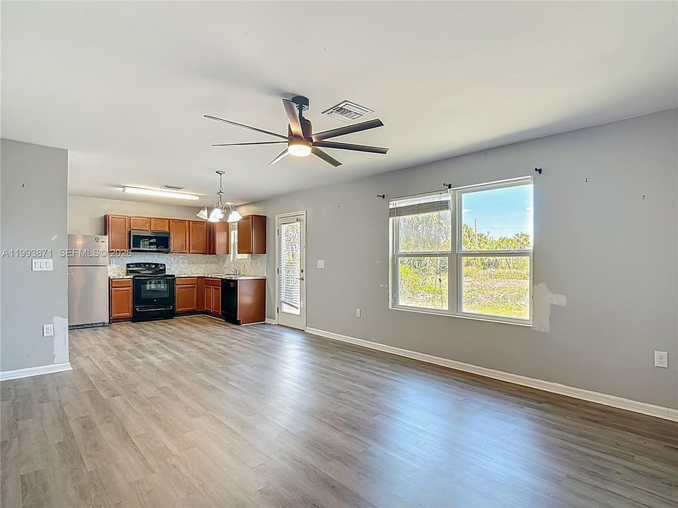 Vendido Recientemente: $225,000 (3 camas, 2 baños, 1464 Pies cuadrados)