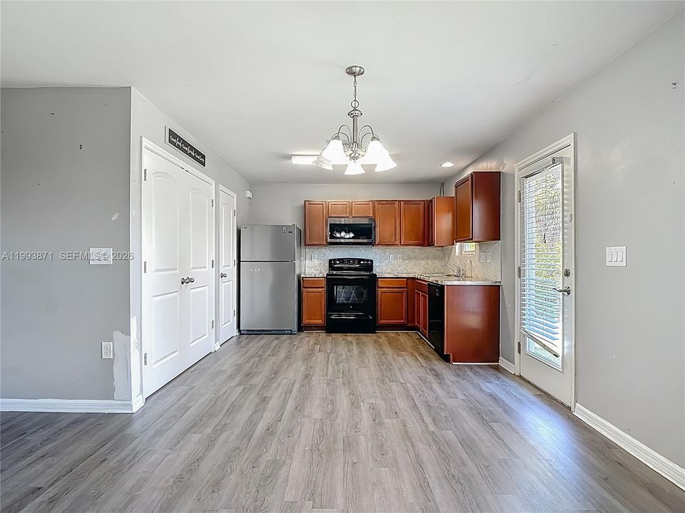 Vendido Recientemente: $225,000 (3 camas, 2 baños, 1464 Pies cuadrados)