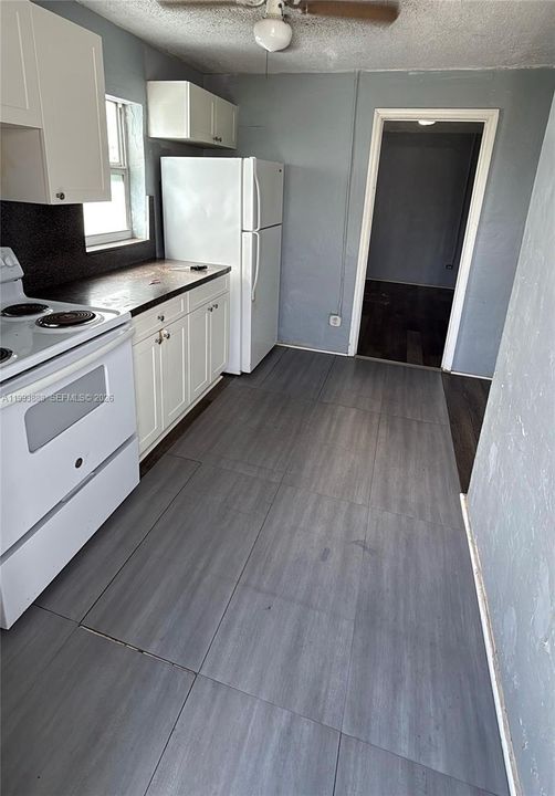 For Rent: $1,300 (1 beds, 1 baths, 4248 Square Feet)