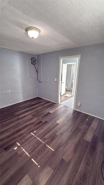For Rent: $1,300 (1 beds, 1 baths, 4248 Square Feet)
