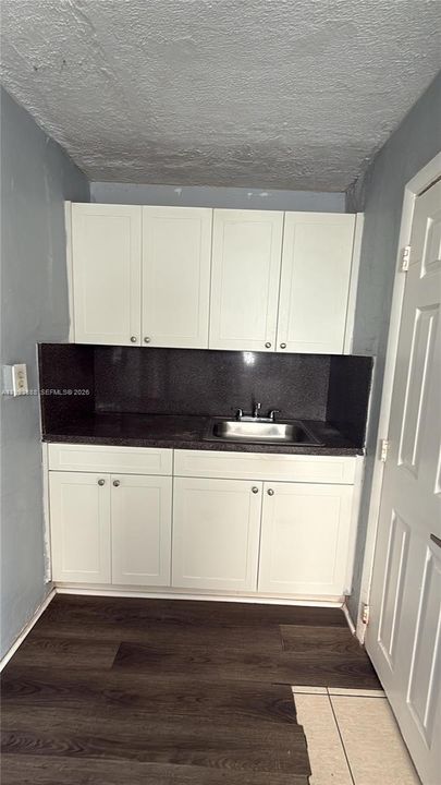 For Rent: $1,300 (1 beds, 1 baths, 4248 Square Feet)