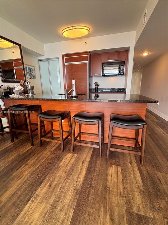 For Sale: $549,000 (1 beds, 1 baths, 811 Square Feet)