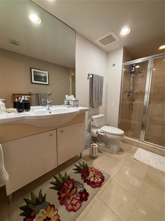 For Sale: $549,000 (1 beds, 1 baths, 811 Square Feet)