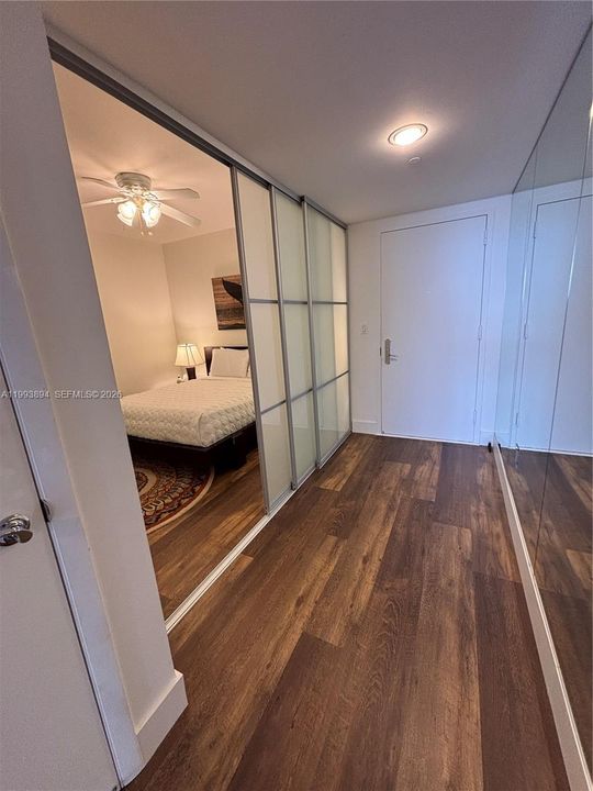 For Sale: $549,000 (1 beds, 1 baths, 811 Square Feet)
