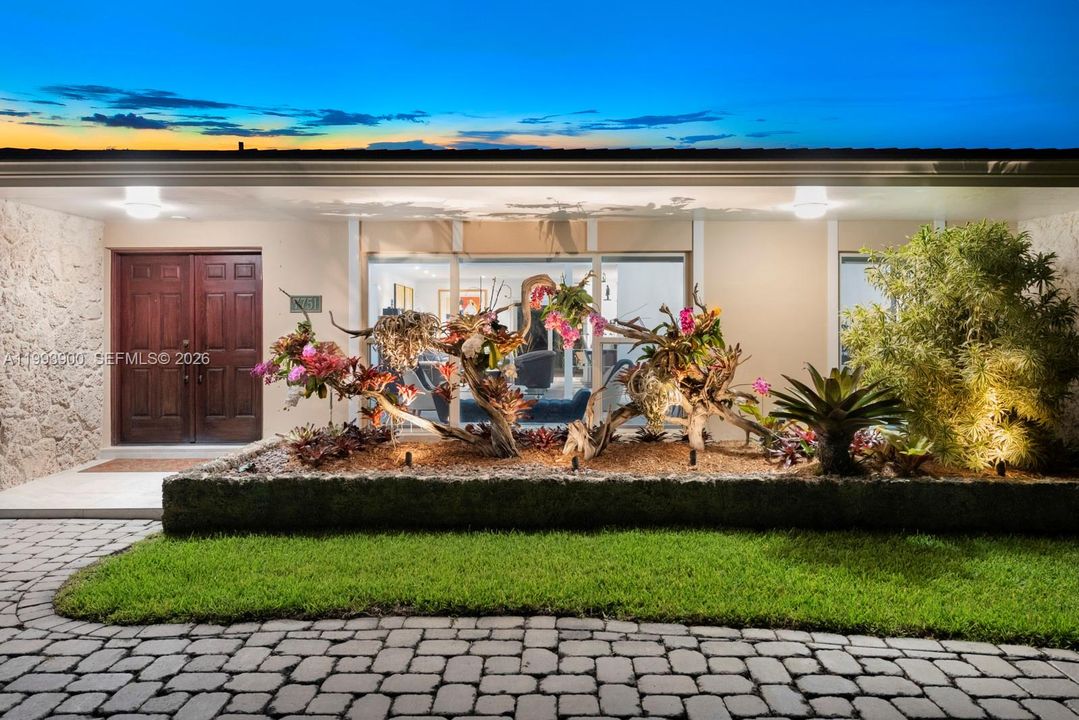 Activo con contrato: $2,699,000 (5 camas, 4 baños, 3298 Pies cuadrados)