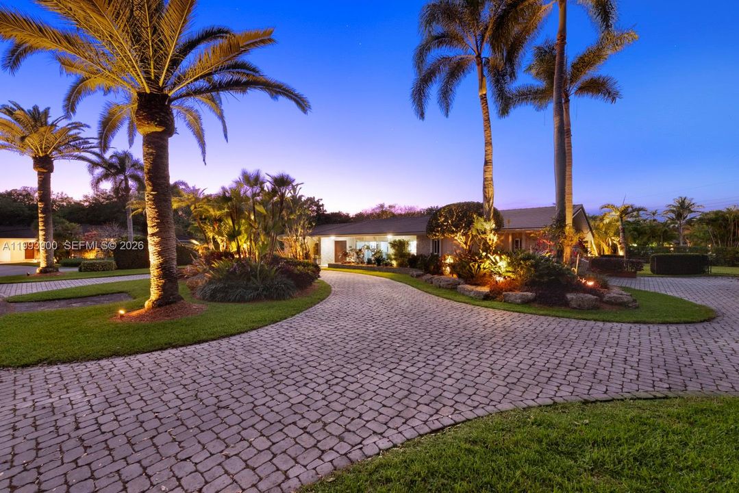Activo con contrato: $2,699,000 (5 camas, 4 baños, 3298 Pies cuadrados)