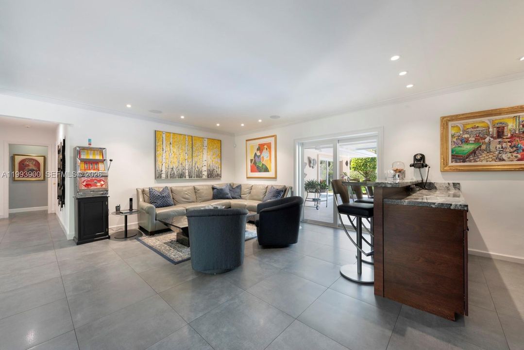Activo con contrato: $2,699,000 (5 camas, 4 baños, 3298 Pies cuadrados)