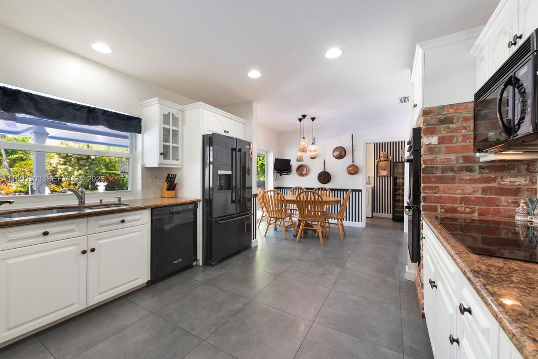 Activo con contrato: $2,699,000 (5 camas, 4 baños, 3298 Pies cuadrados)