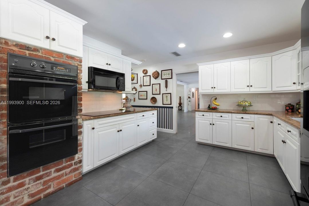 Activo con contrato: $2,699,000 (5 camas, 4 baños, 3298 Pies cuadrados)