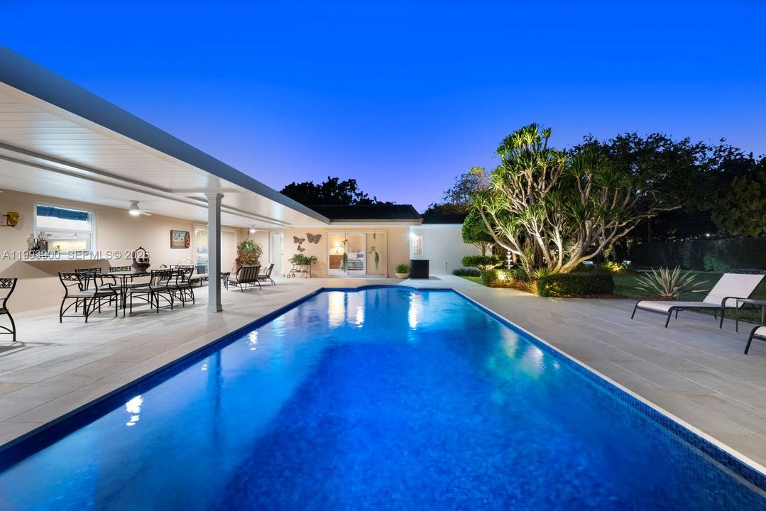 Activo con contrato: $2,699,000 (5 camas, 4 baños, 3298 Pies cuadrados)