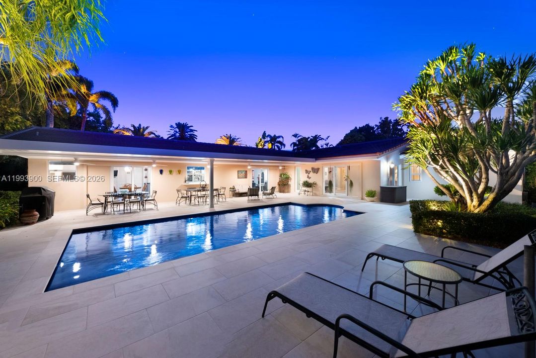 Activo con contrato: $2,699,000 (5 camas, 4 baños, 3298 Pies cuadrados)