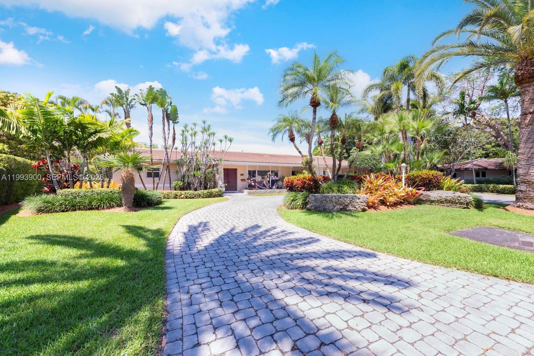 Activo con contrato: $2,699,000 (5 camas, 4 baños, 3298 Pies cuadrados)