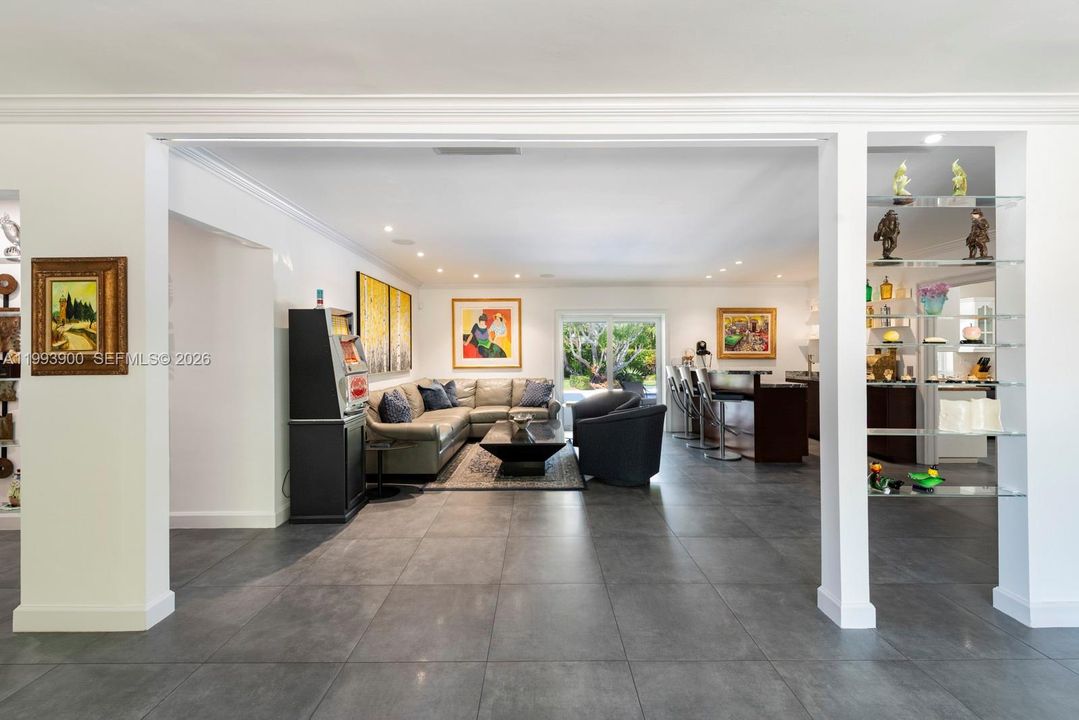 Activo con contrato: $2,699,000 (5 camas, 4 baños, 3298 Pies cuadrados)