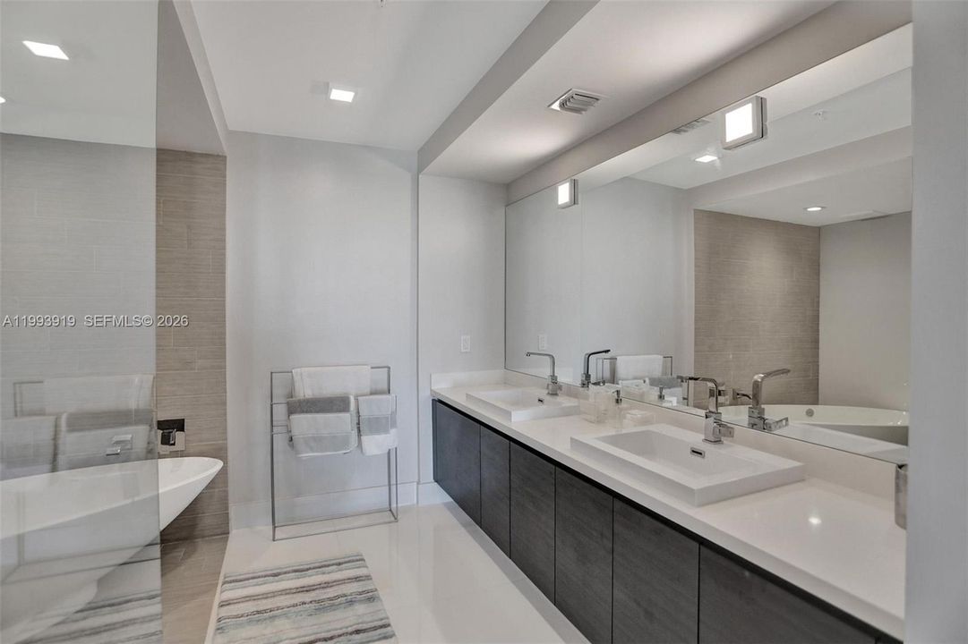 For Sale: $1,049,000 (3 beds, 3 baths, 1524 Square Feet)
