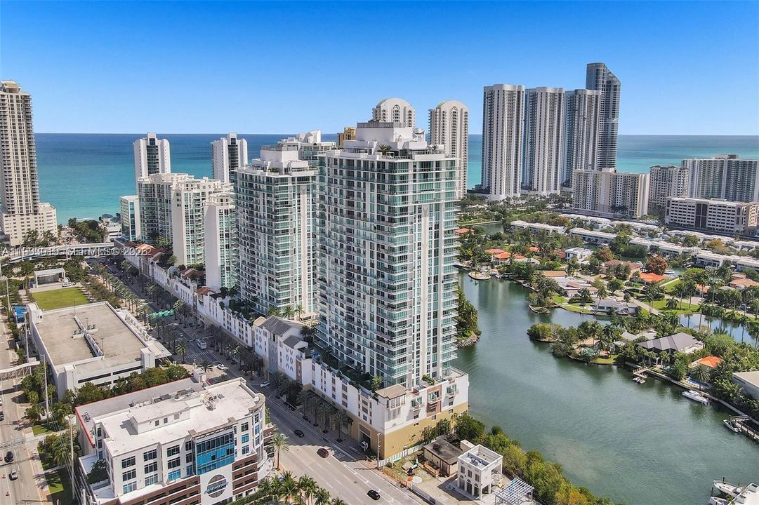 For Sale: $1,049,000 (3 beds, 3 baths, 1524 Square Feet)