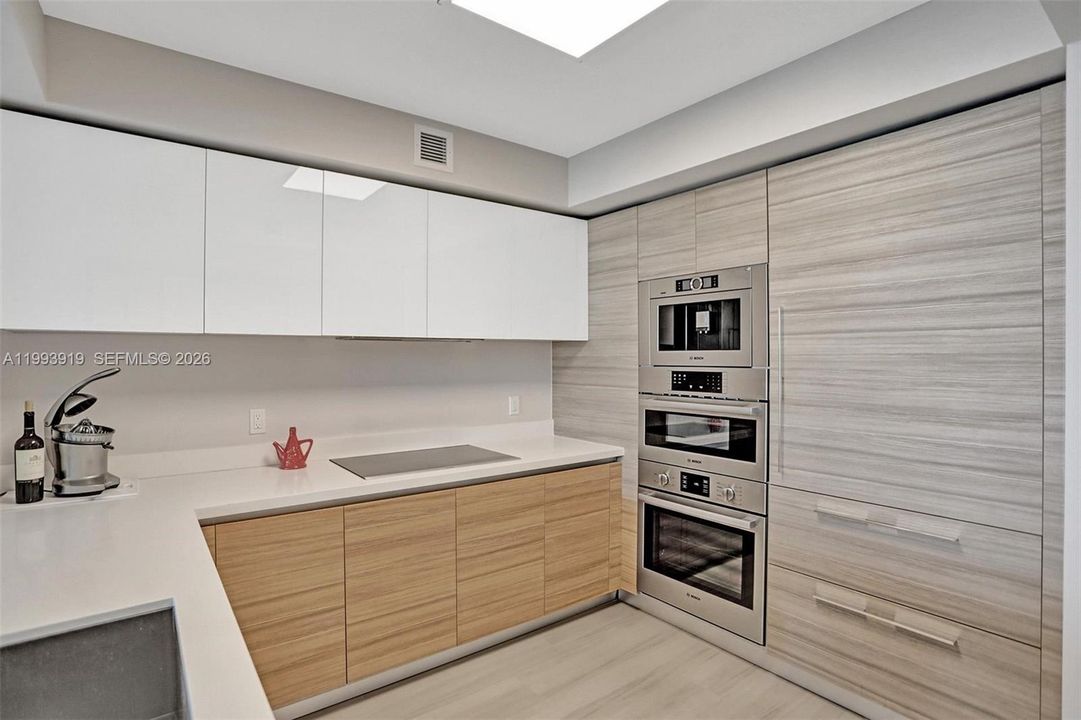 For Sale: $1,049,000 (3 beds, 3 baths, 1524 Square Feet)