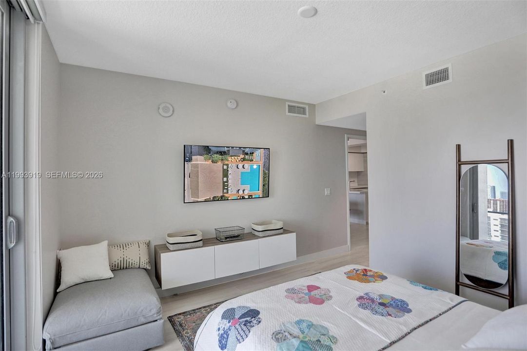For Sale: $1,049,000 (3 beds, 3 baths, 1524 Square Feet)
