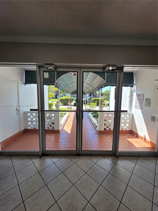 For Sale: $100,000 (1 beds, 1 baths, 928 Square Feet)