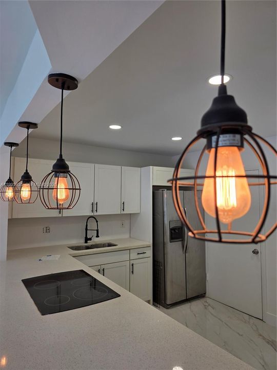 For Sale: $100,000 (1 beds, 1 baths, 928 Square Feet)