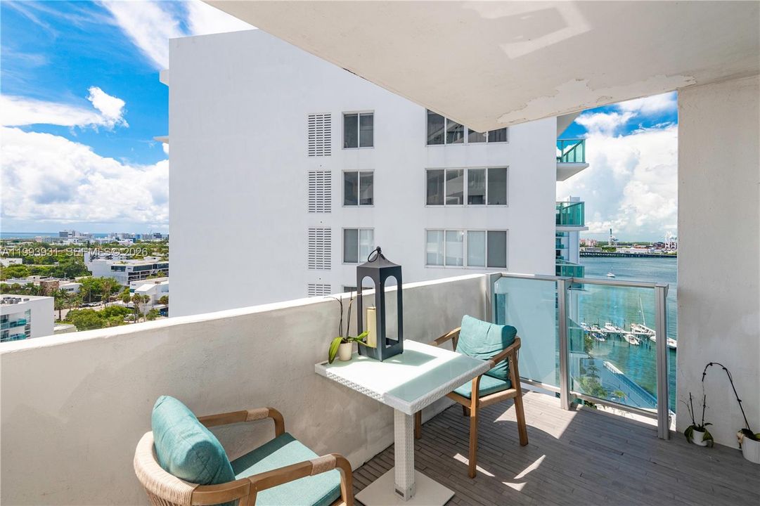 For Sale: $449,000 (1 beds, 1 baths, 610 Square Feet)