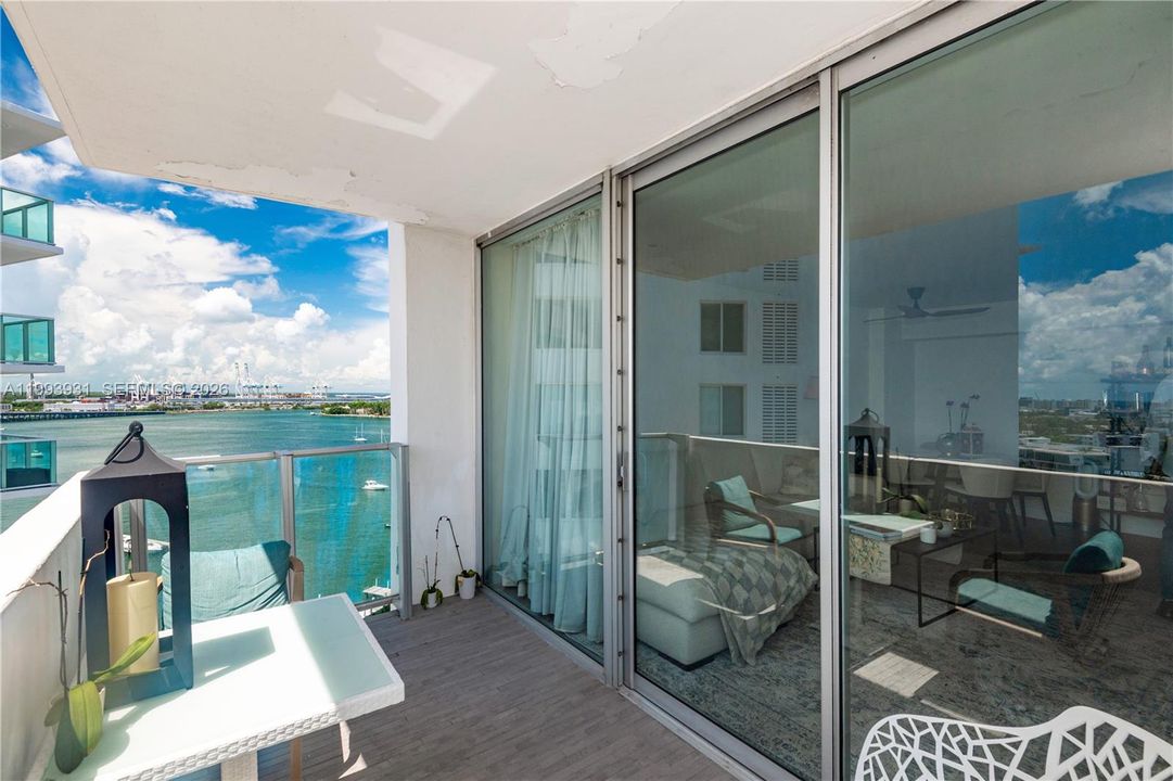 For Sale: $449,000 (1 beds, 1 baths, 610 Square Feet)
