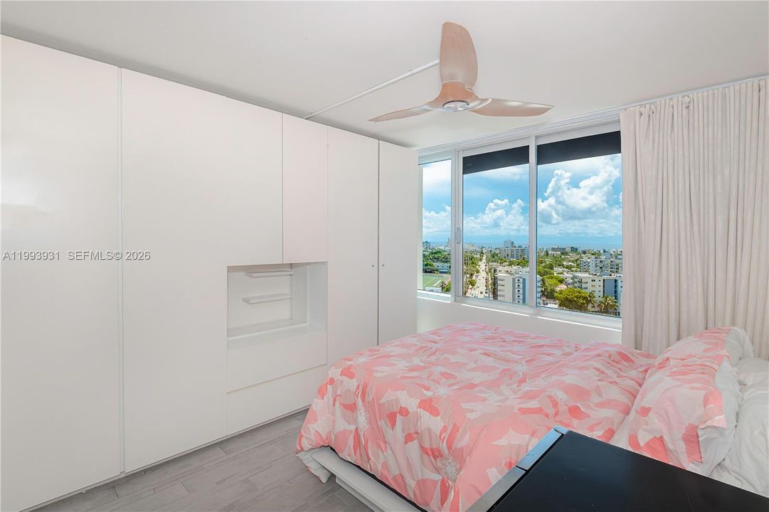 For Sale: $449,000 (1 beds, 1 baths, 610 Square Feet)