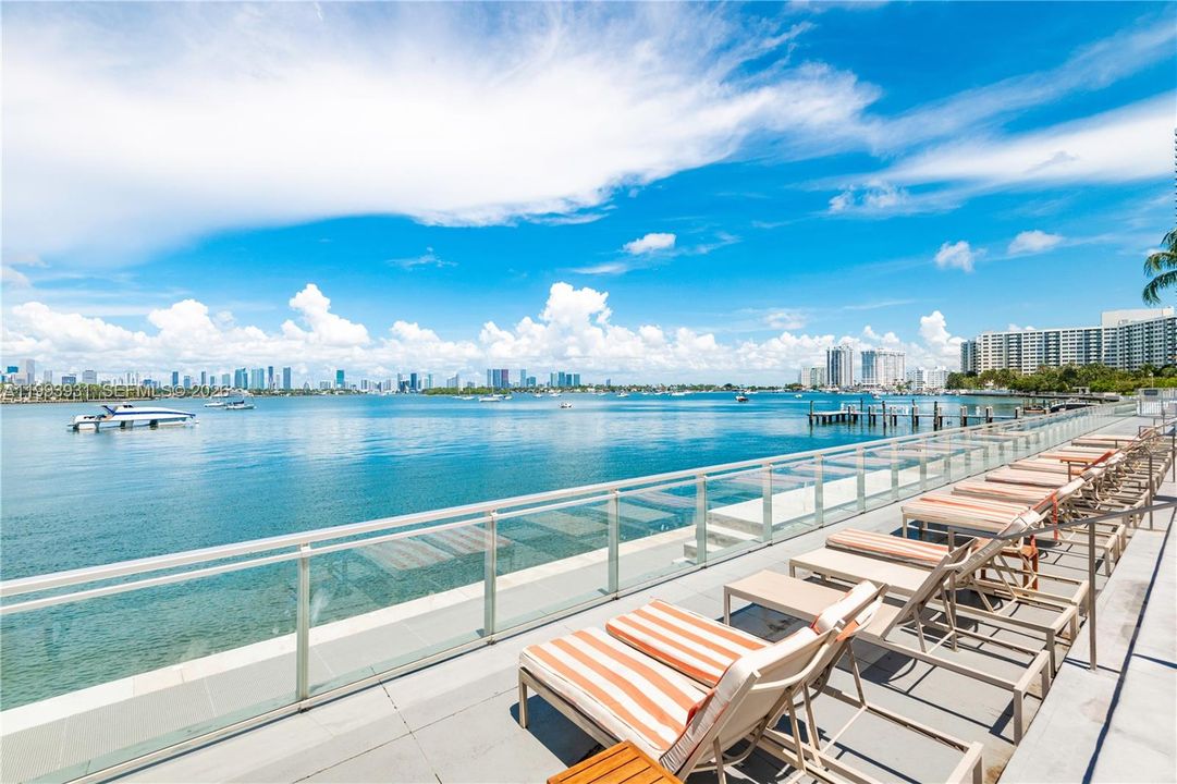 For Sale: $449,000 (1 beds, 1 baths, 610 Square Feet)