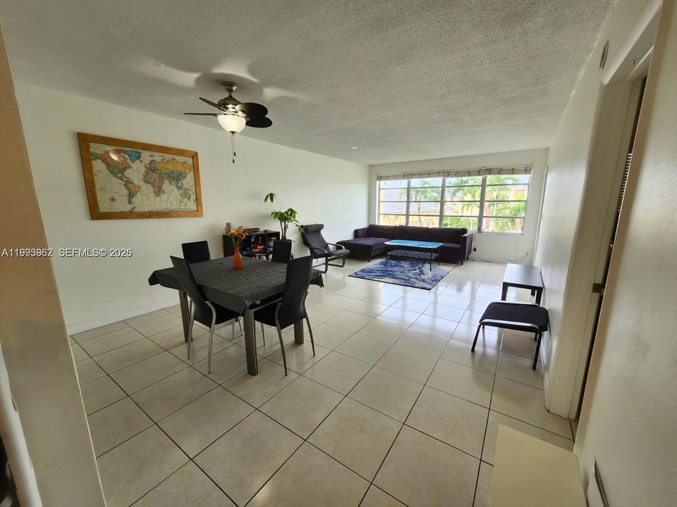 En Venta: $164,999 (1 camas, 1 baños, 1071 Pies cuadrados)