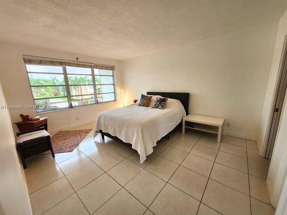 En Venta: $164,999 (1 camas, 1 baños, 1071 Pies cuadrados)