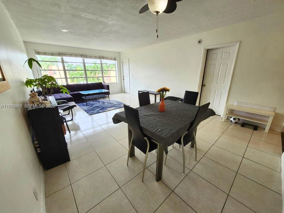 En Venta: $164,999 (1 camas, 1 baños, 1071 Pies cuadrados)