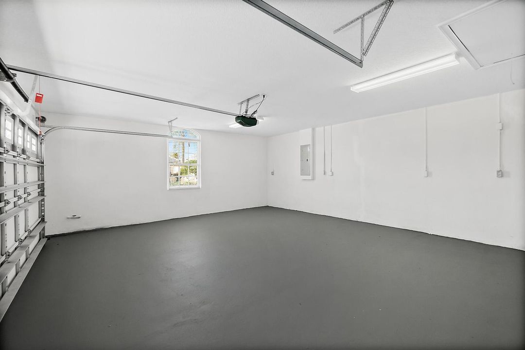 80_Longview_Way_N_Photos-79