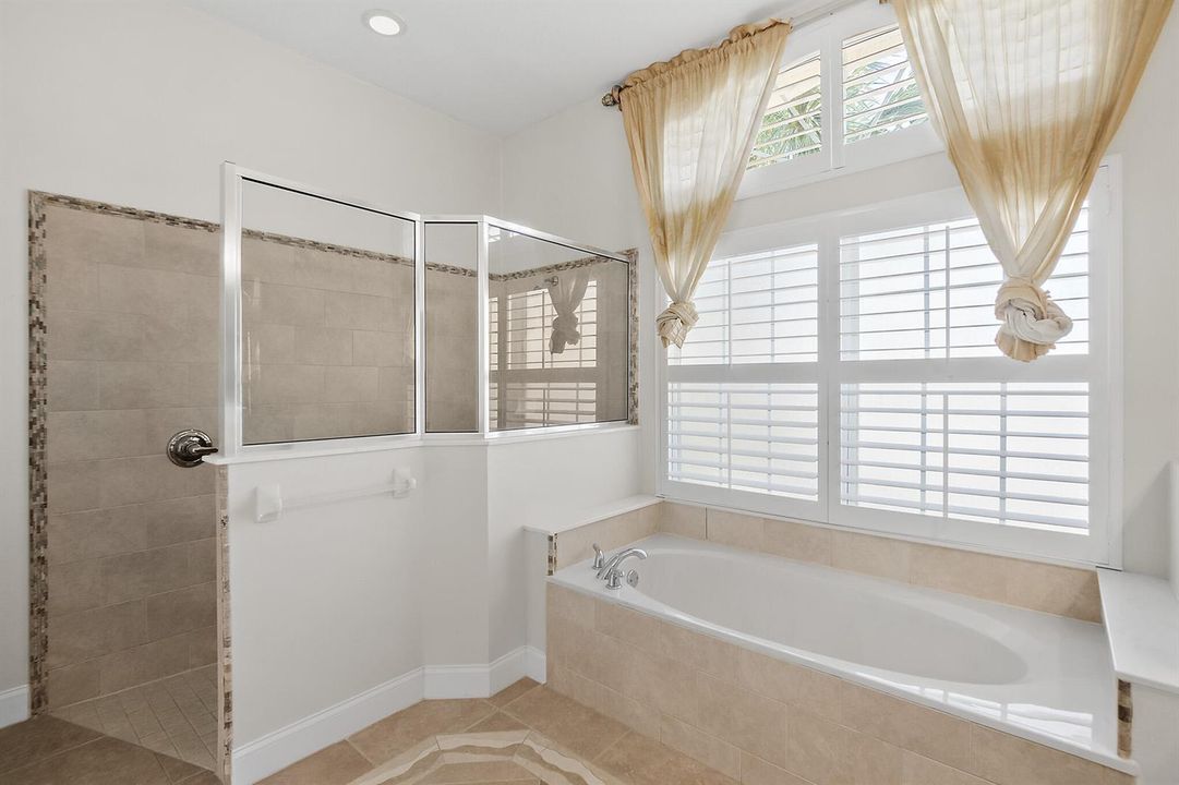 80_Longview_Way_N_Photos-43