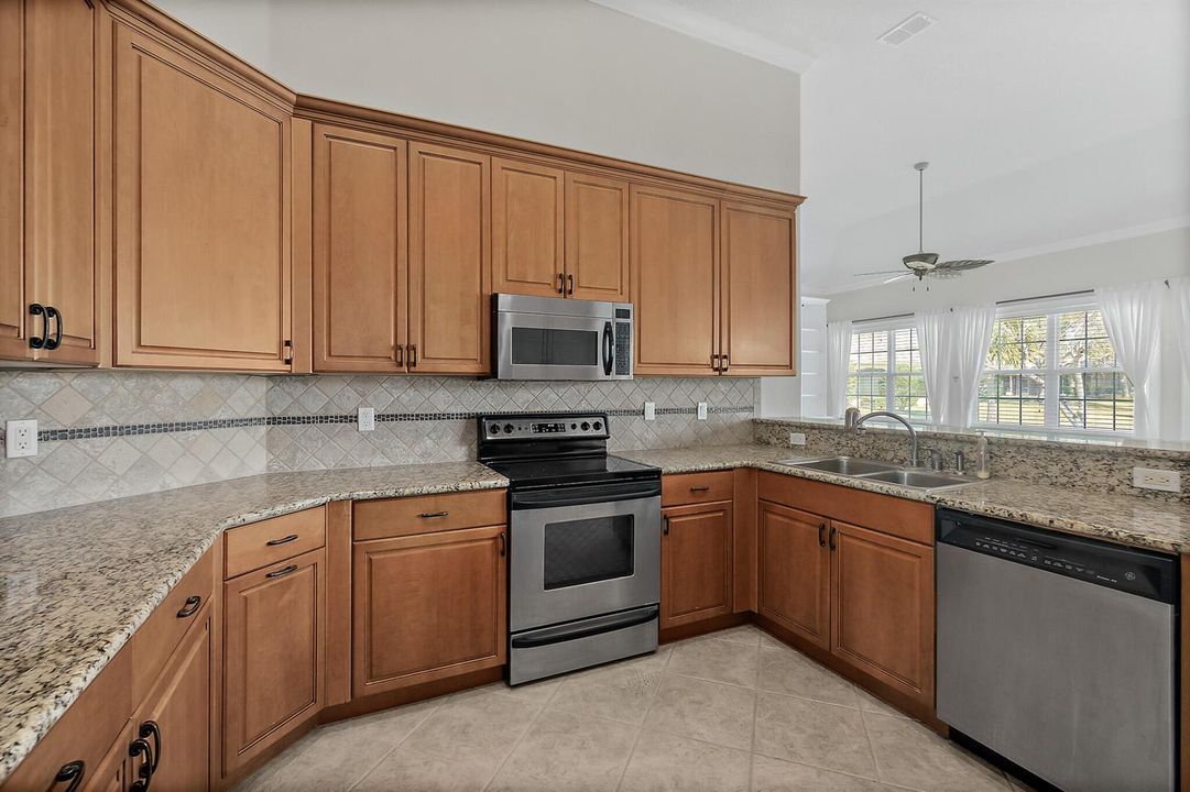 80_Longview_Way_N_Photos-64