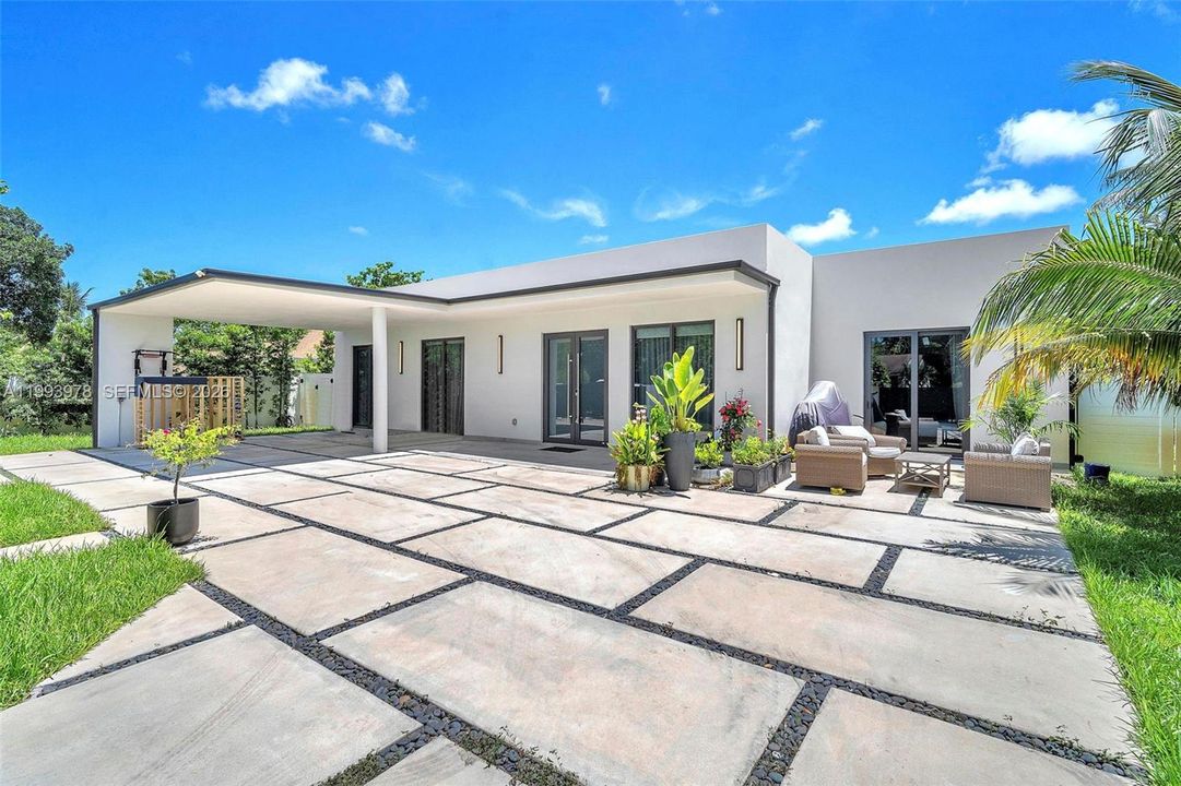 For Sale: $2,700,000 (4 beds, 3 baths, 3025 Square Feet)