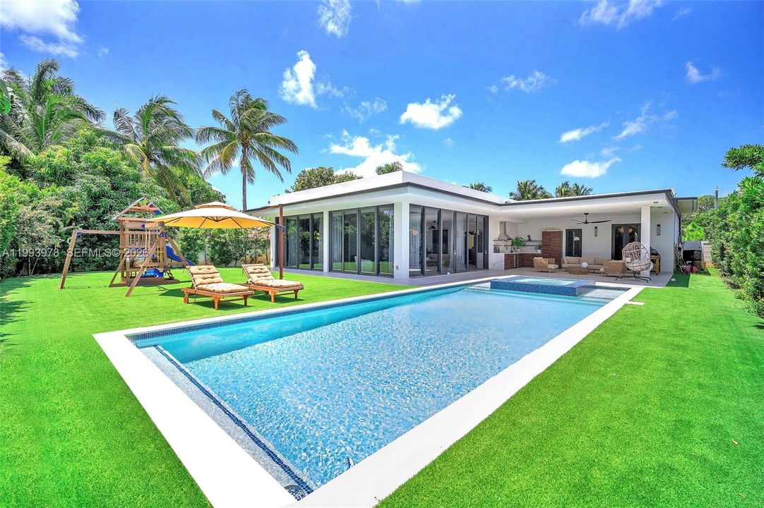 For Sale: $2,700,000 (4 beds, 3 baths, 3025 Square Feet)
