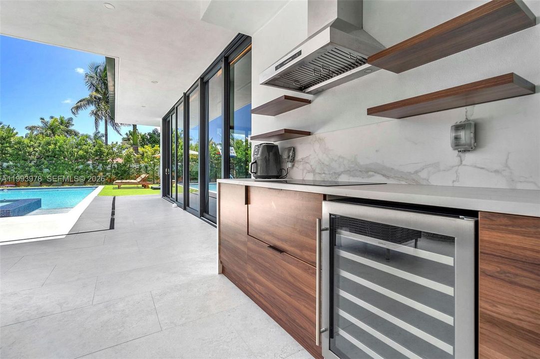 For Sale: $2,700,000 (4 beds, 3 baths, 3025 Square Feet)