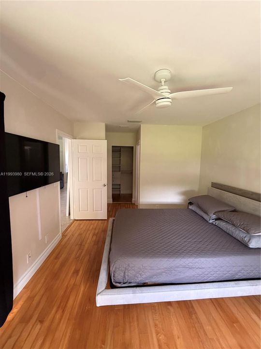 For Sale: $319,999 (2 beds, 2 baths, 938 Square Feet)