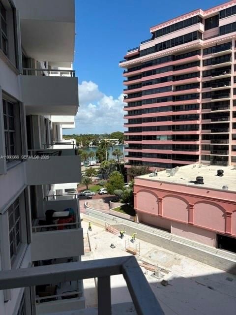 BALCONY PARTIAL CITY VIEW