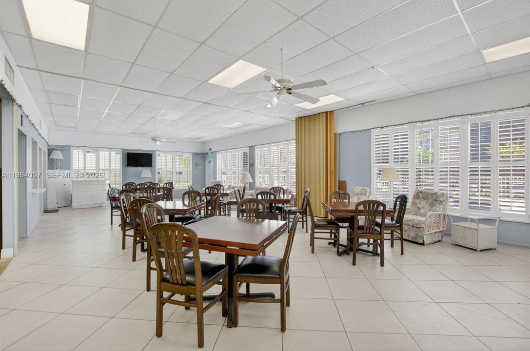 Active With Contract: $104,900 (1 beds, 1 baths, 800 Square Feet)