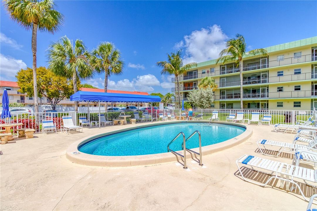 Active With Contract: $104,900 (1 beds, 1 baths, 800 Square Feet)
