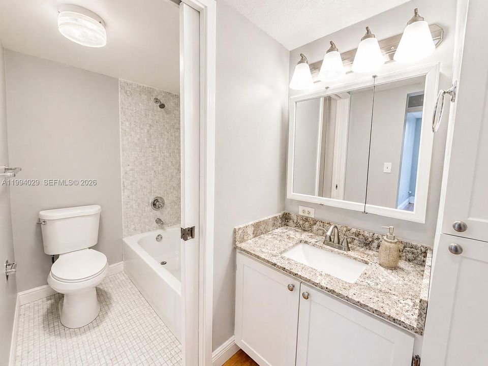 For Sale: $350,000 (2 beds, 2 baths, 1031 Square Feet)