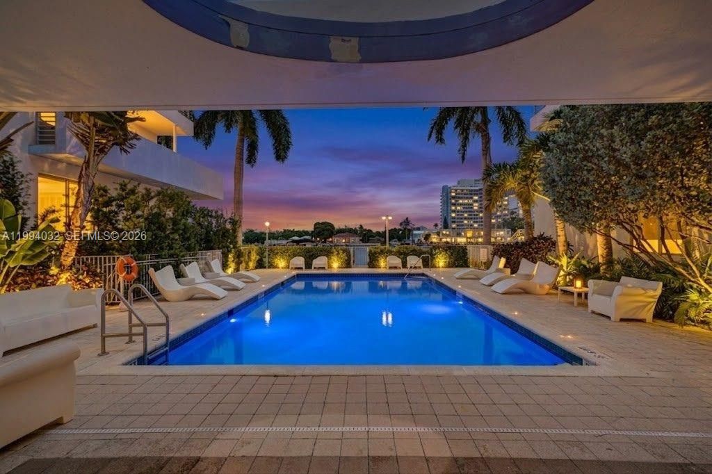 Pool facing bay