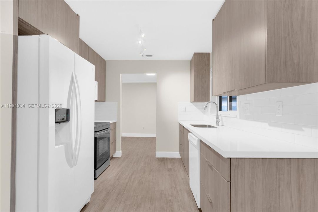 Active With Contract: $3,600 (3 beds, 2 baths, 1706 Square Feet)