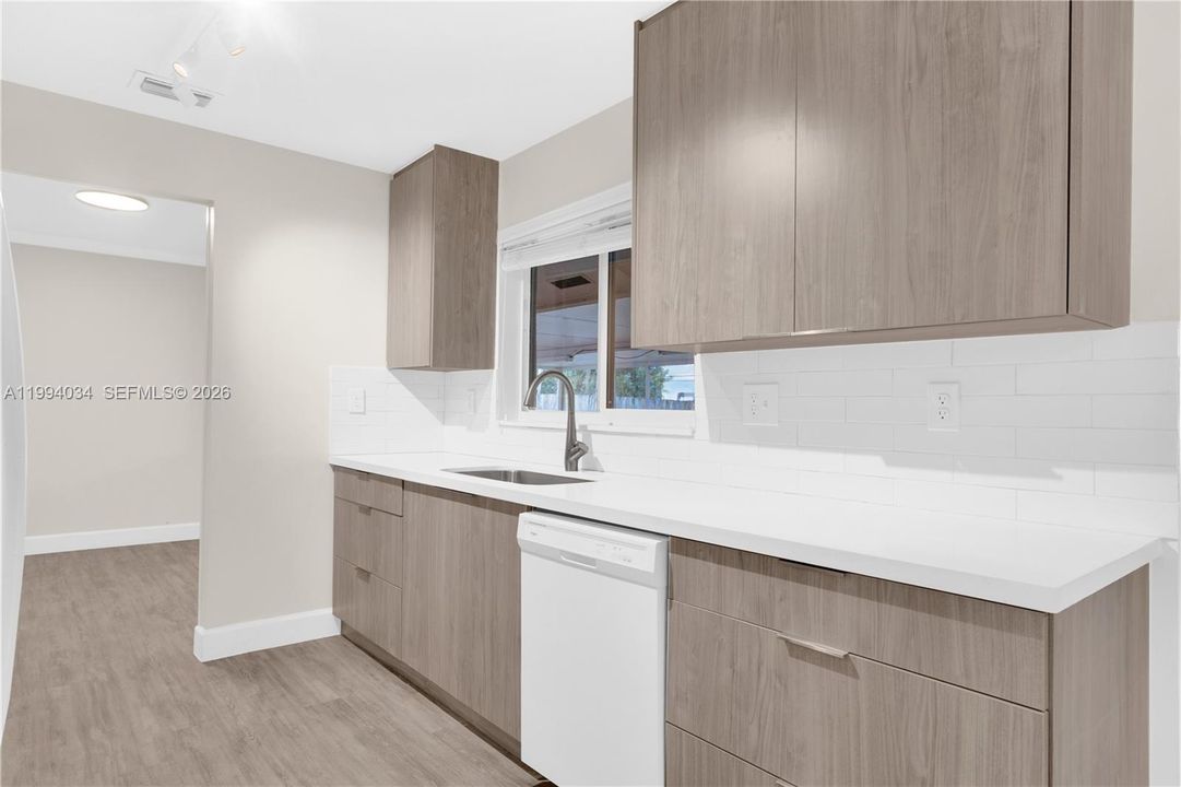 Active With Contract: $3,600 (3 beds, 2 baths, 1706 Square Feet)