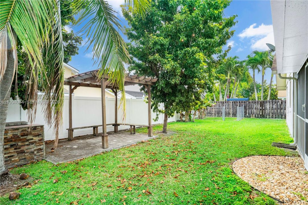 Active With Contract: $3,600 (3 beds, 2 baths, 1706 Square Feet)