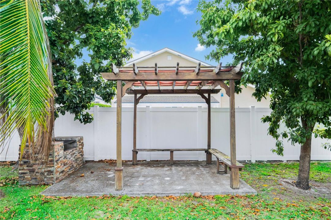 Active With Contract: $3,600 (3 beds, 2 baths, 1706 Square Feet)