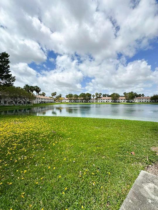 For Sale: $170,000 (2 beds, 2 baths, 815 Square Feet)