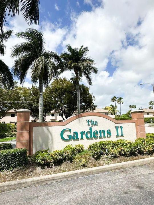 For Sale: $170,000 (2 beds, 2 baths, 815 Square Feet)