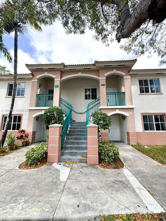 For Sale: $170,000 (2 beds, 2 baths, 815 Square Feet)